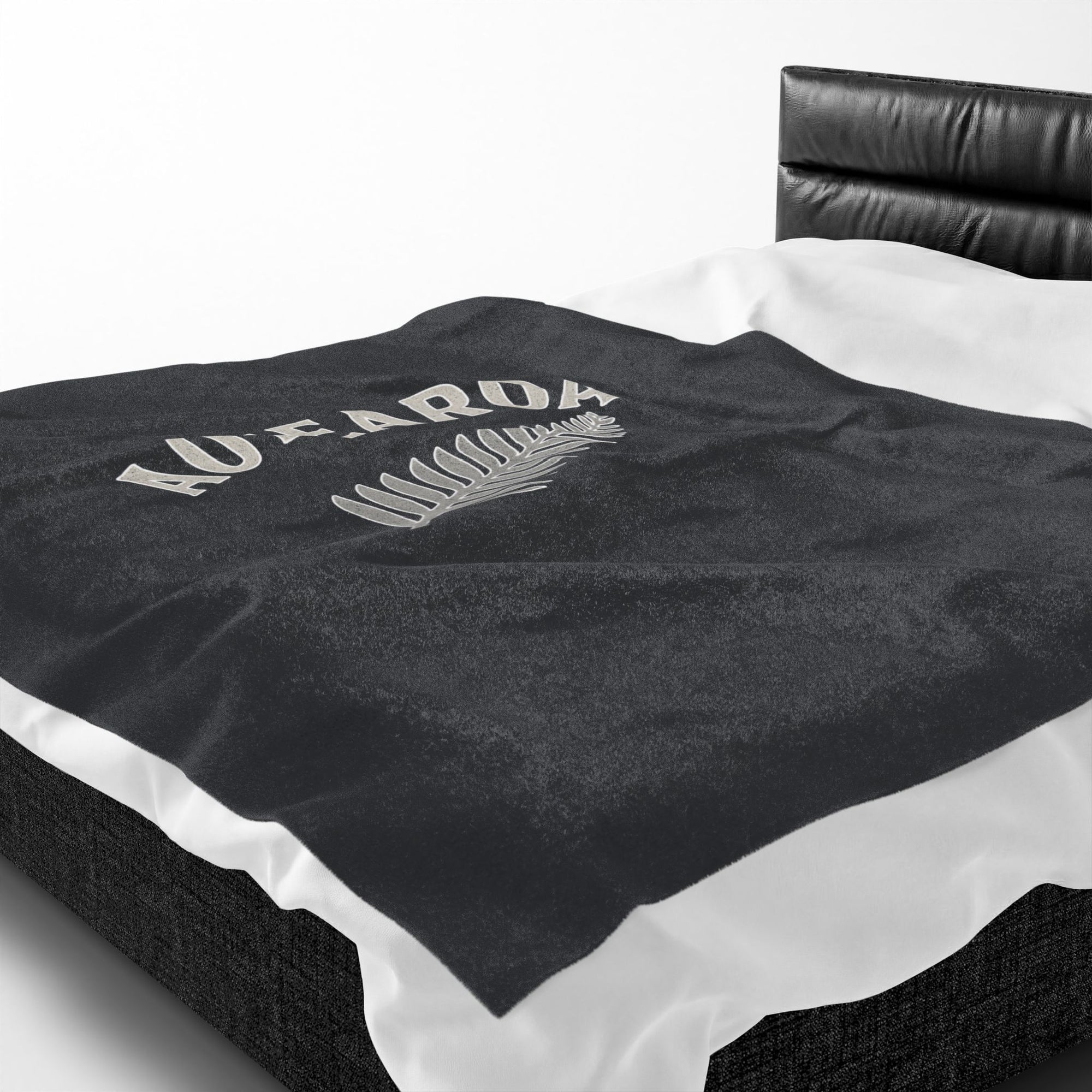 Aotearoa Fern Velveteen Plush Blanket | Silver Fern New Zealand