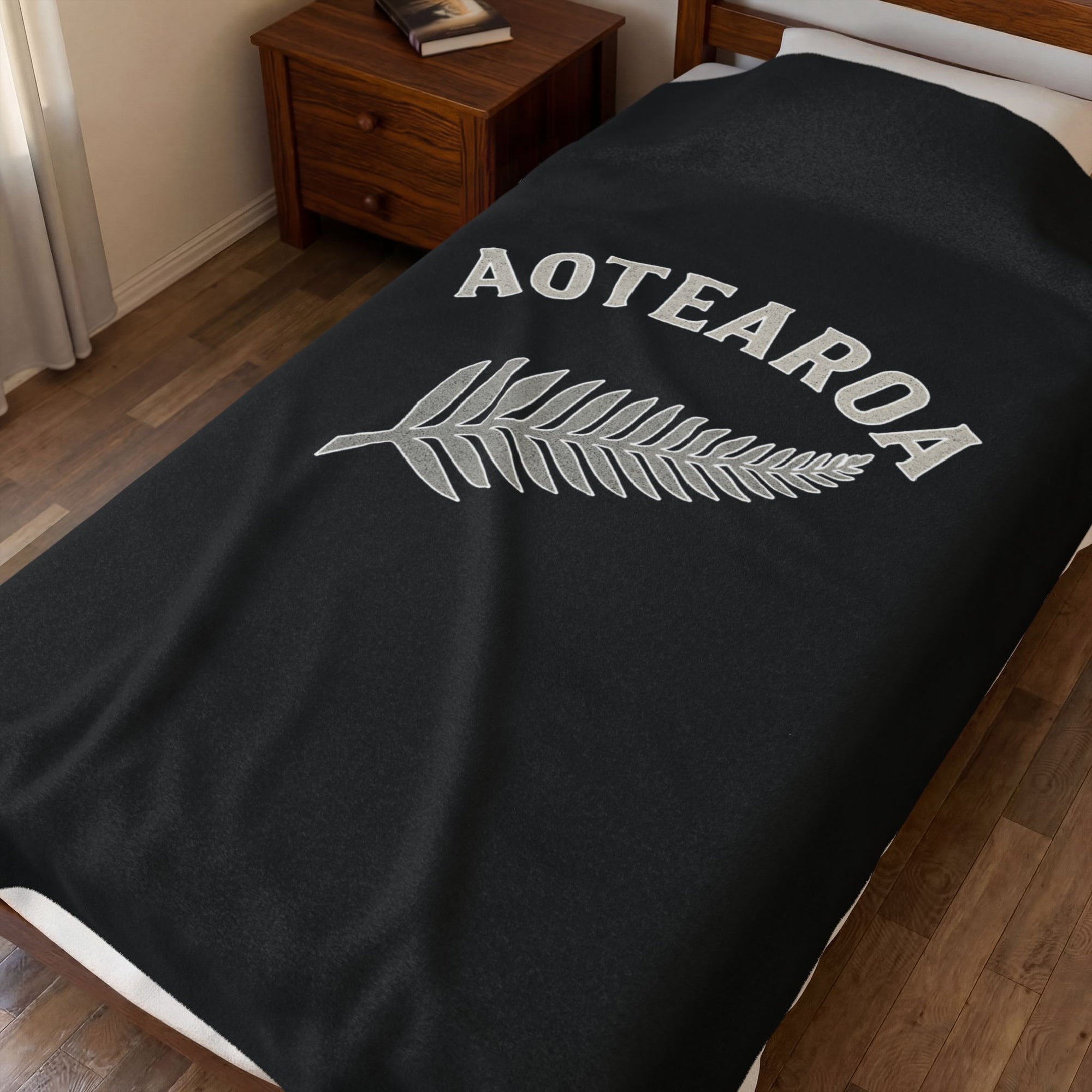 Aotearoa Fern Velveteen Plush Blanket | Silver Fern New Zealand