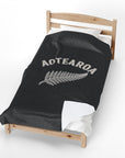 Aotearoa Fern Velveteen Plush Blanket | Silver Fern New Zealand
